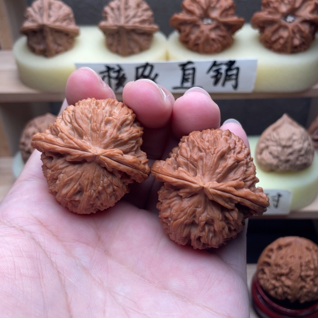 文玩核桃吊坠全品白狮子41➕，42克