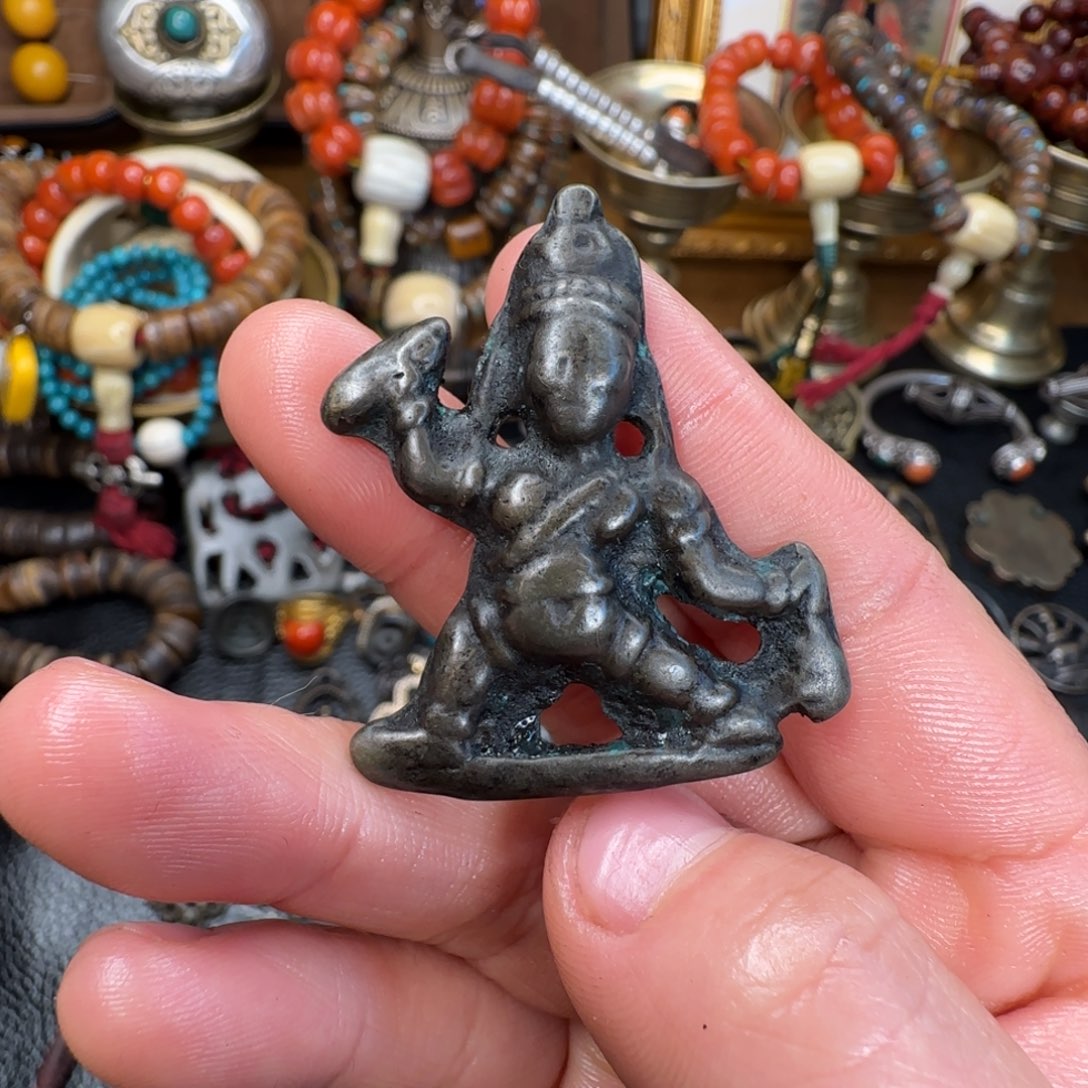 无**息随身托甲金刚手