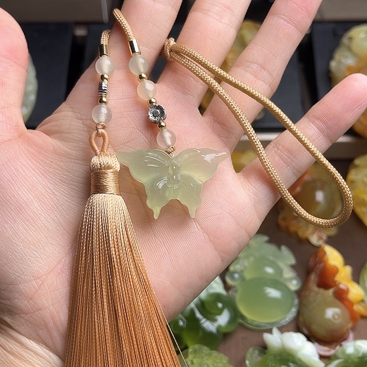 蛇纹石玉颈饰未镶嵌