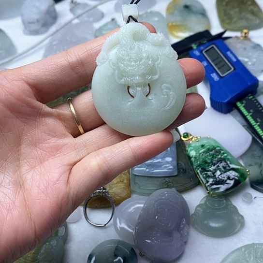定制翡翠未镶嵌龙扣