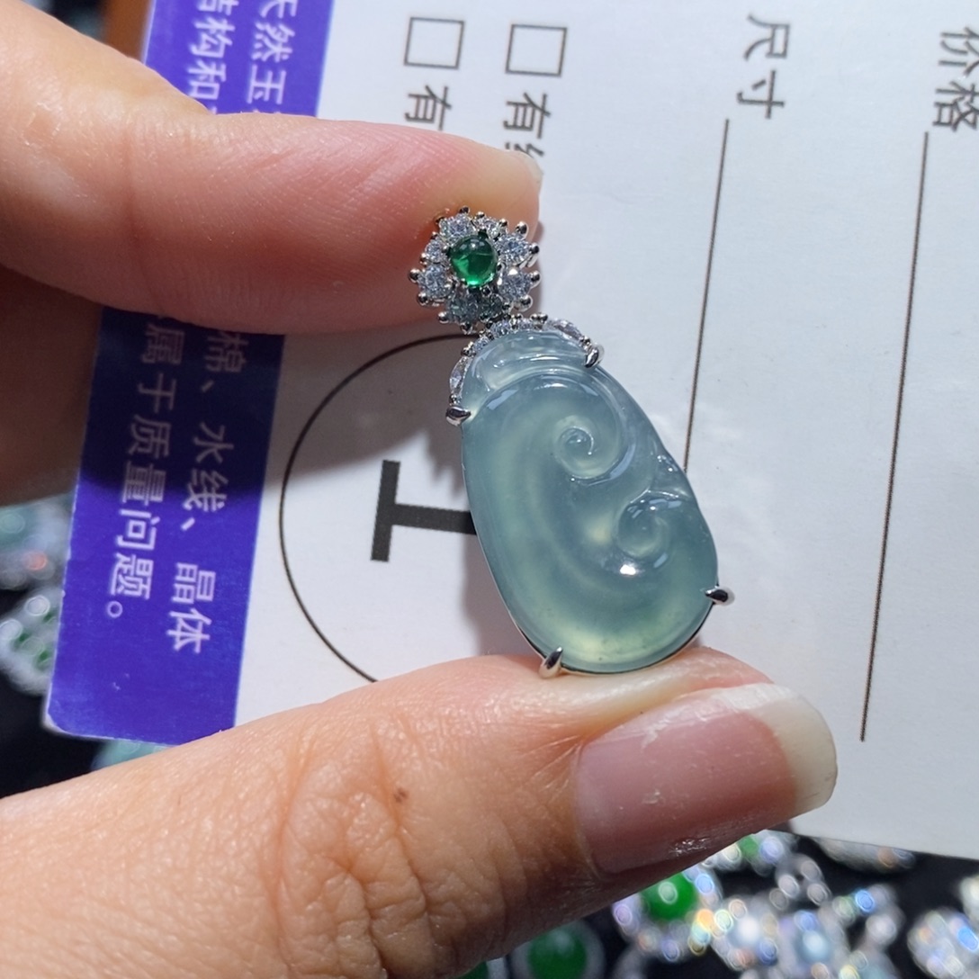 翡翠未镶嵌颈饰翡翠