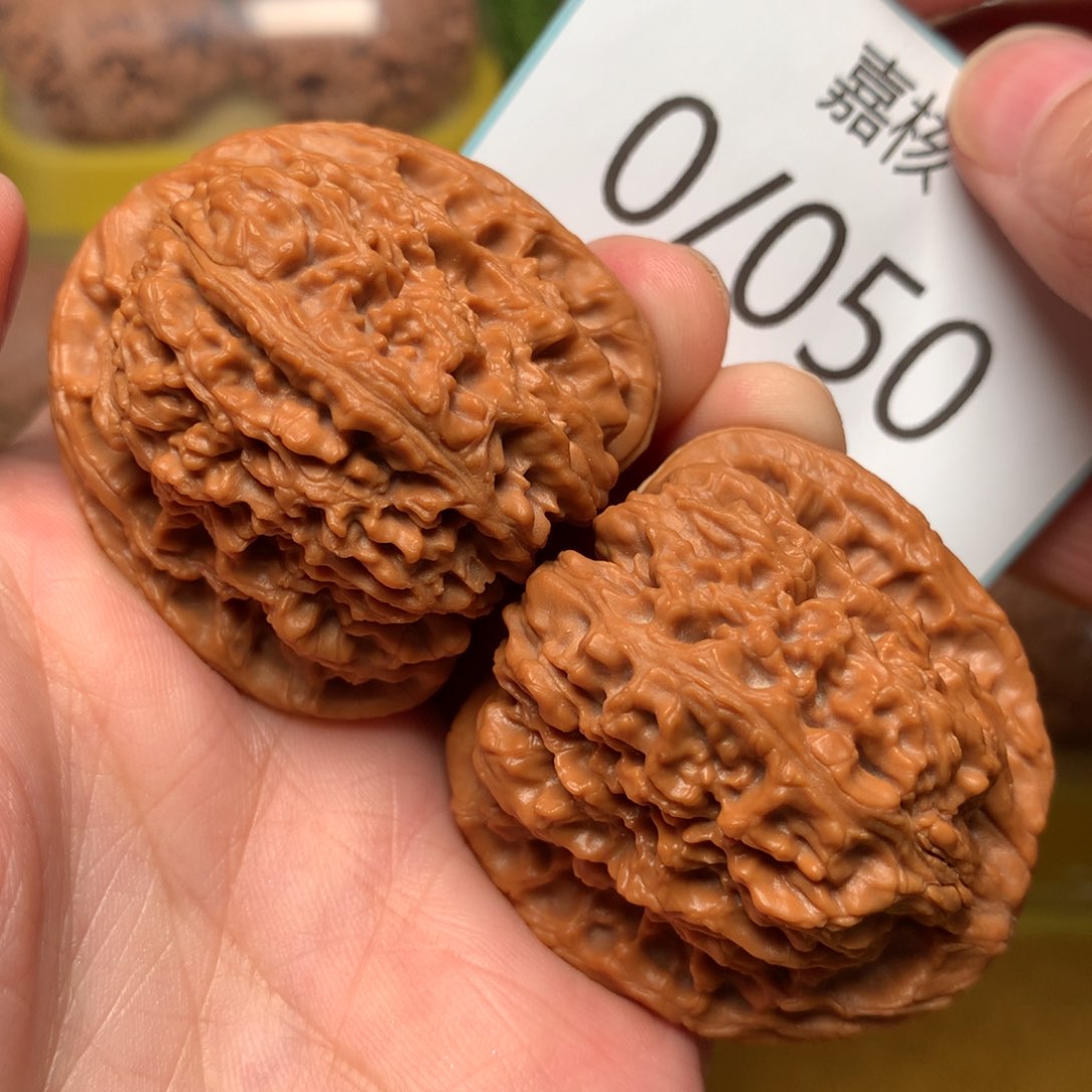 文玩核桃把件毕业红皮炮弹南疆石42