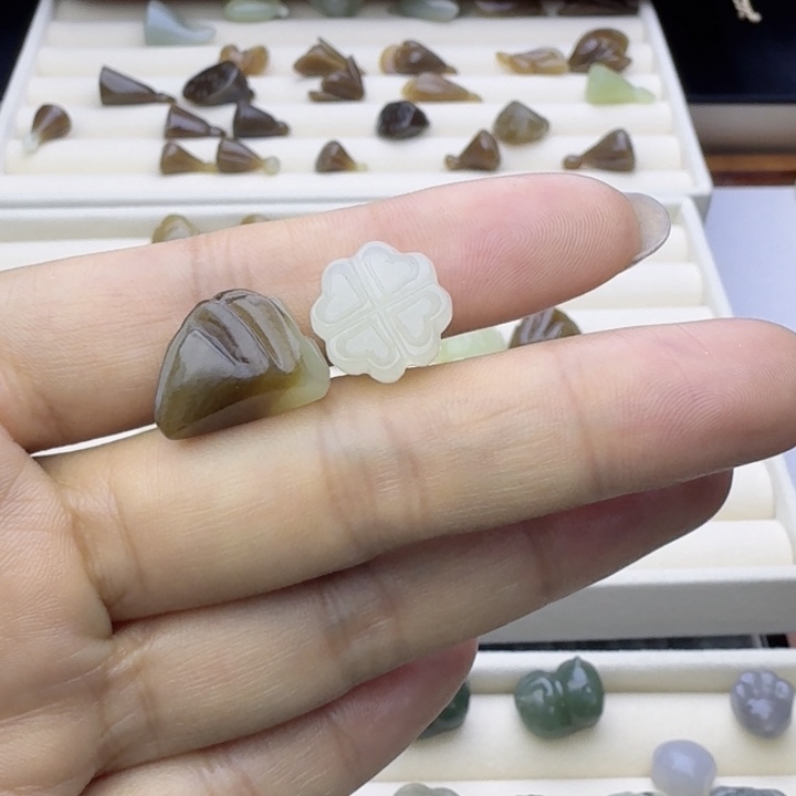 自***，和田玉（糖玉）未镶嵌车挂