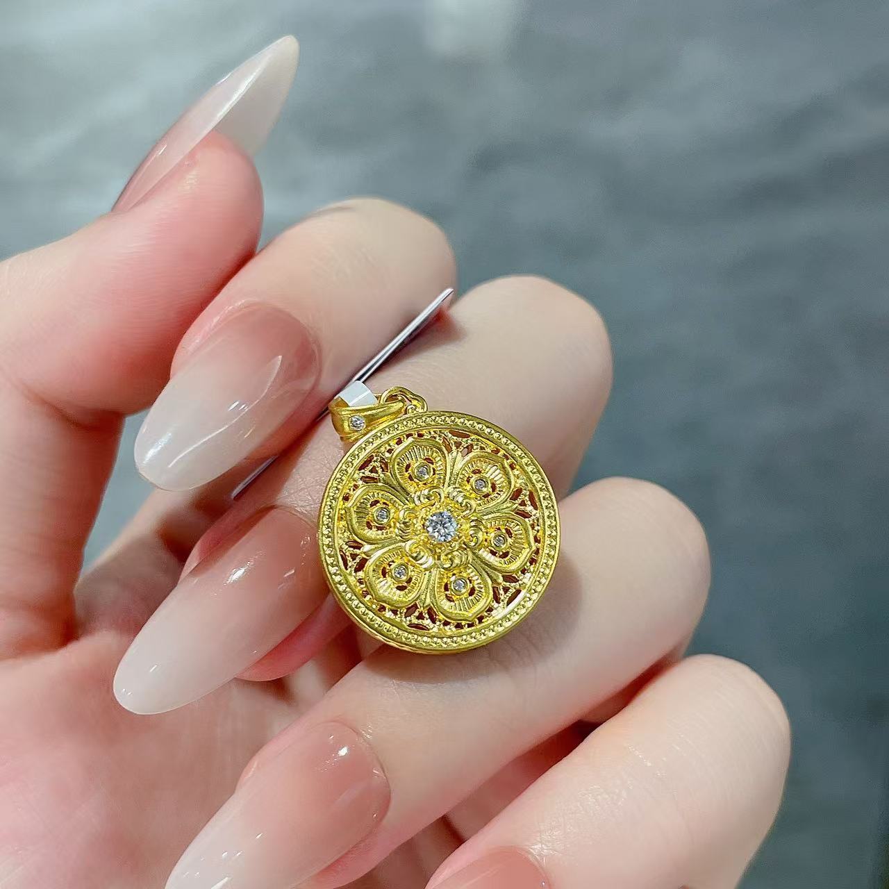 足金999 黄金首饰 5D莫桑霞冠凤羽吊坠（赠绳子）镶嵌时尚