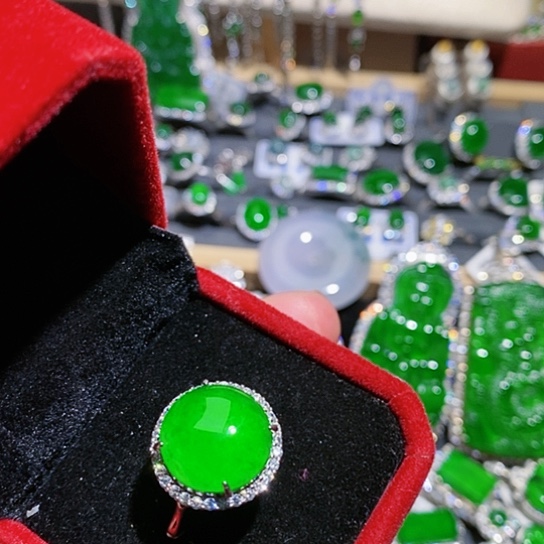 翡翠未镶嵌戒指戒指