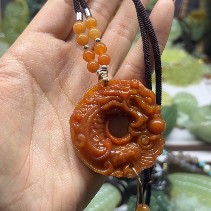 蛇纹石玉未镶嵌颈饰