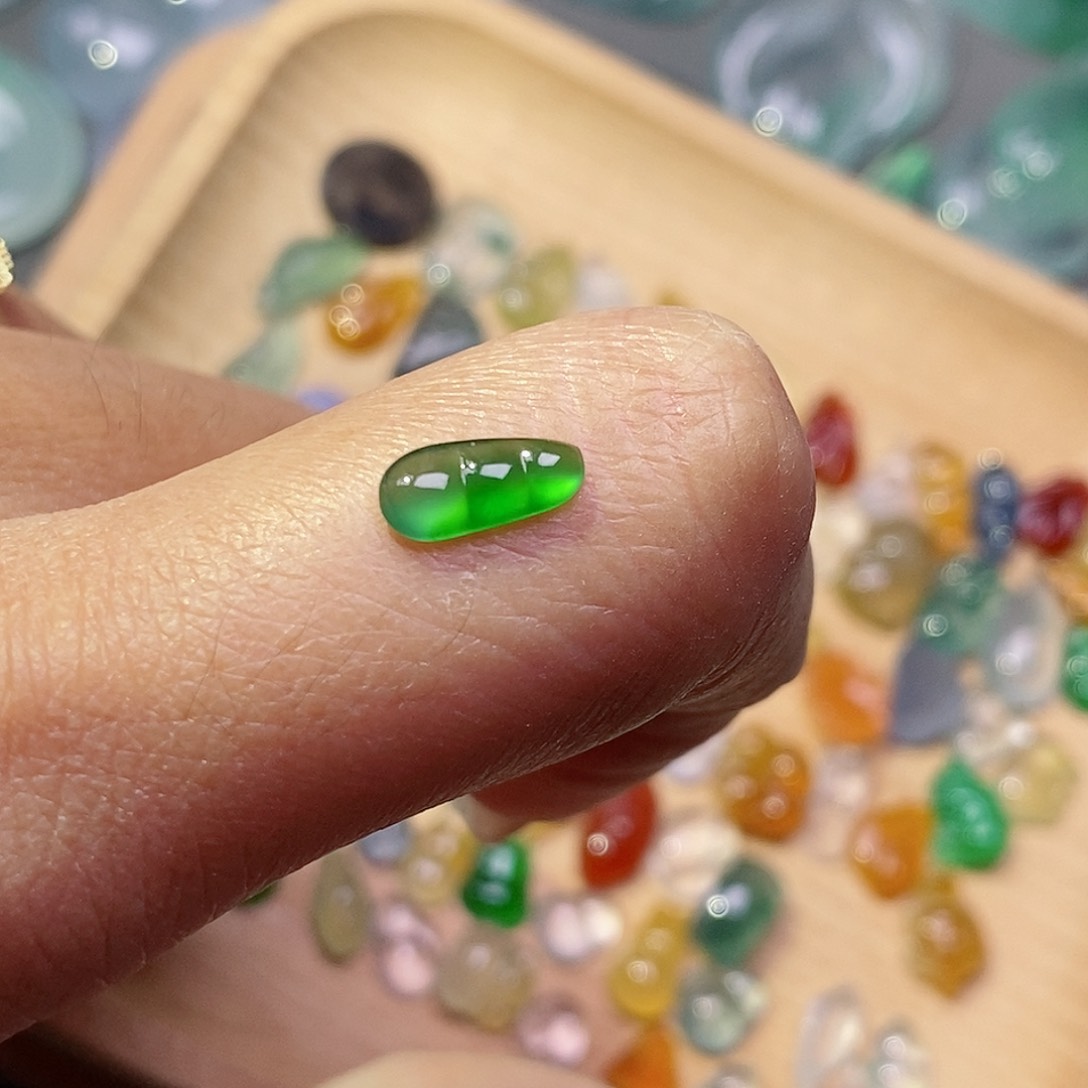 翡翠颈饰未镶嵌翡翠