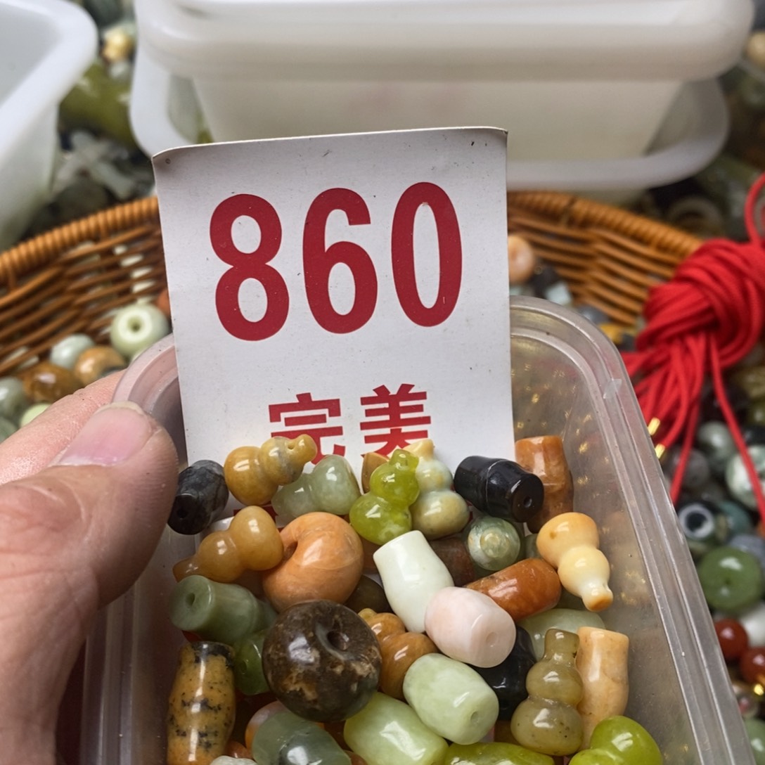 蛇纹石玉挂坠未镶嵌