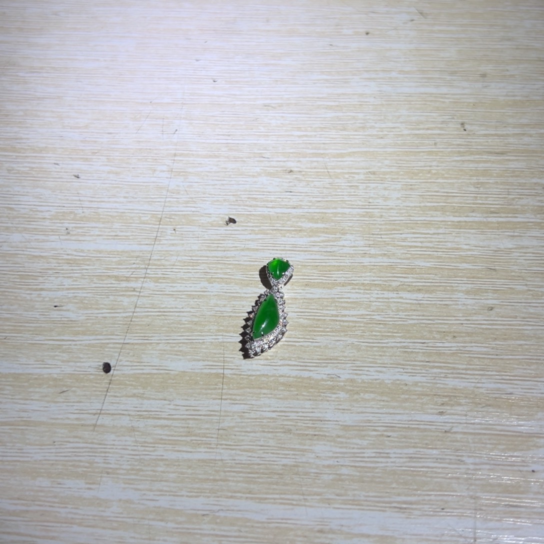 翡翠18K金镶嵌颈饰111111，