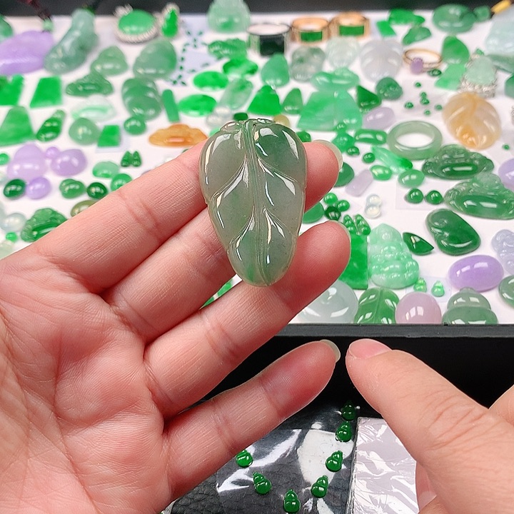 翡翠颈饰未镶嵌翡翠