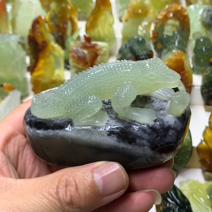 蛇纹石玉颈饰未镶嵌