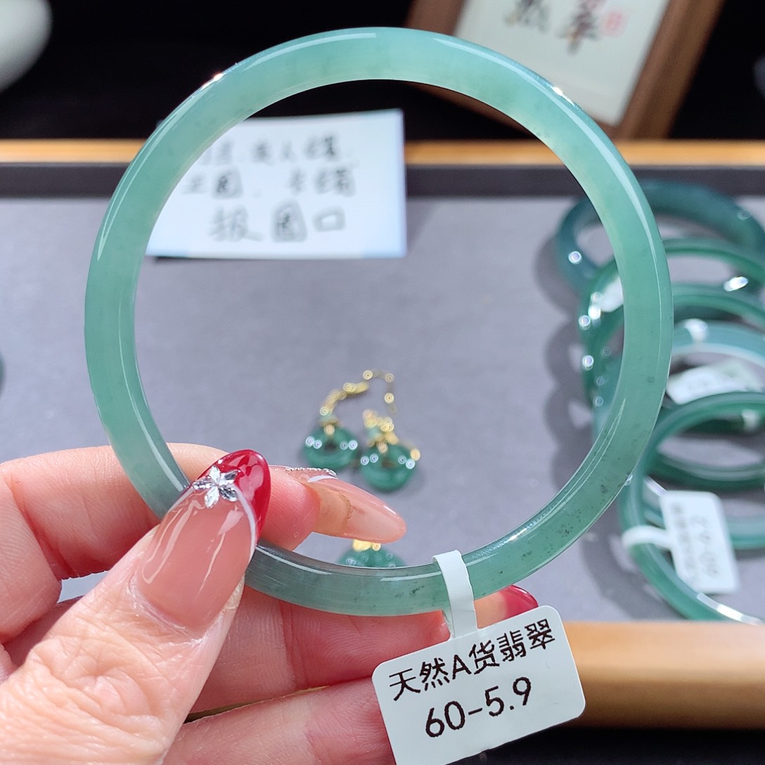 翡翠手镯（圆镯）未镶嵌
