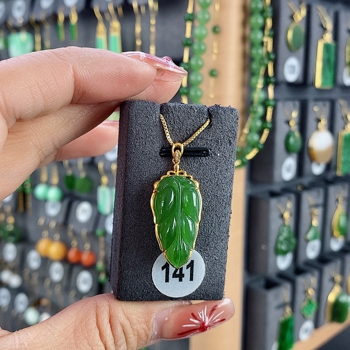 和田玉吊坠(赠链)18K金镶嵌