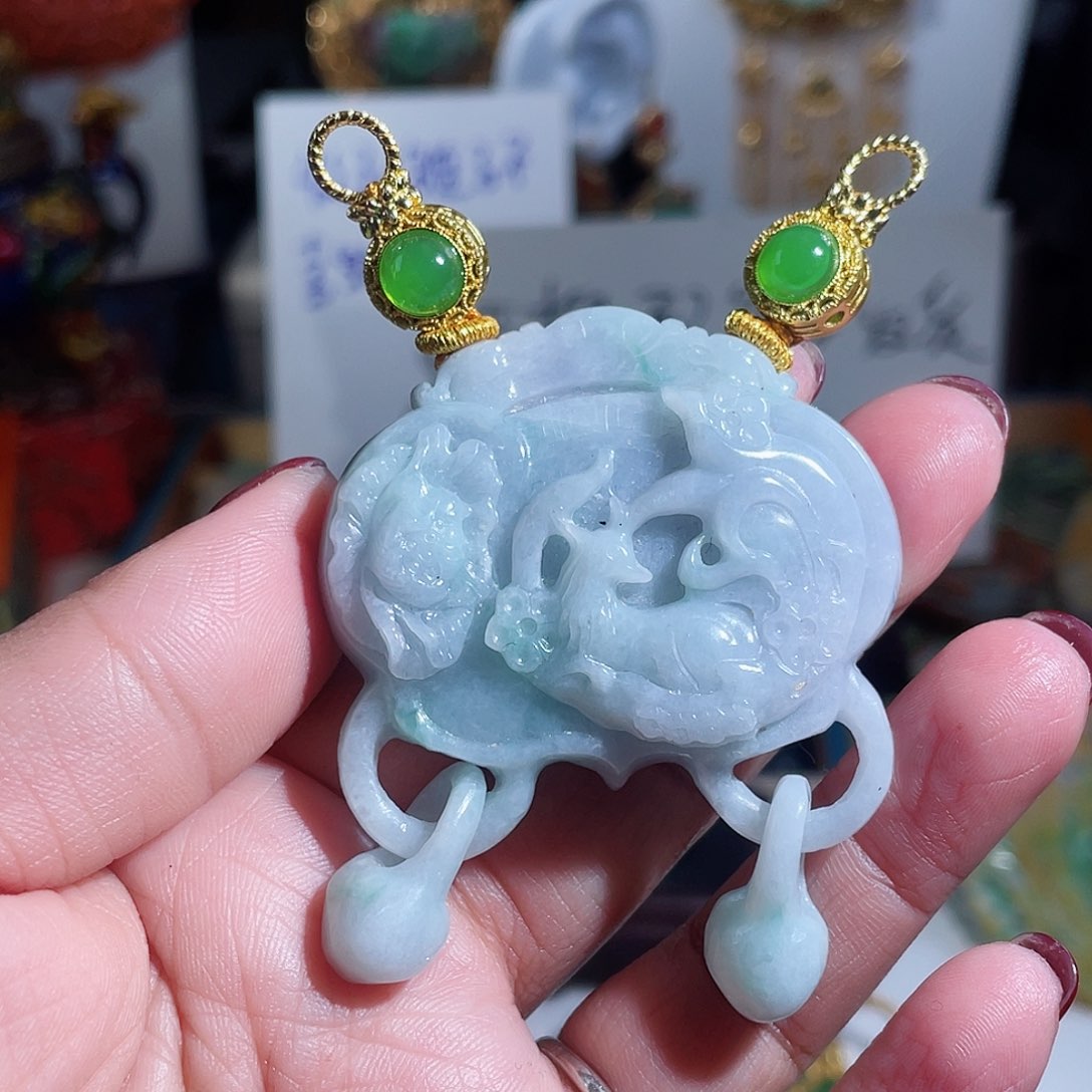 翡翠颈饰未镶嵌翡翠九尾吊坠