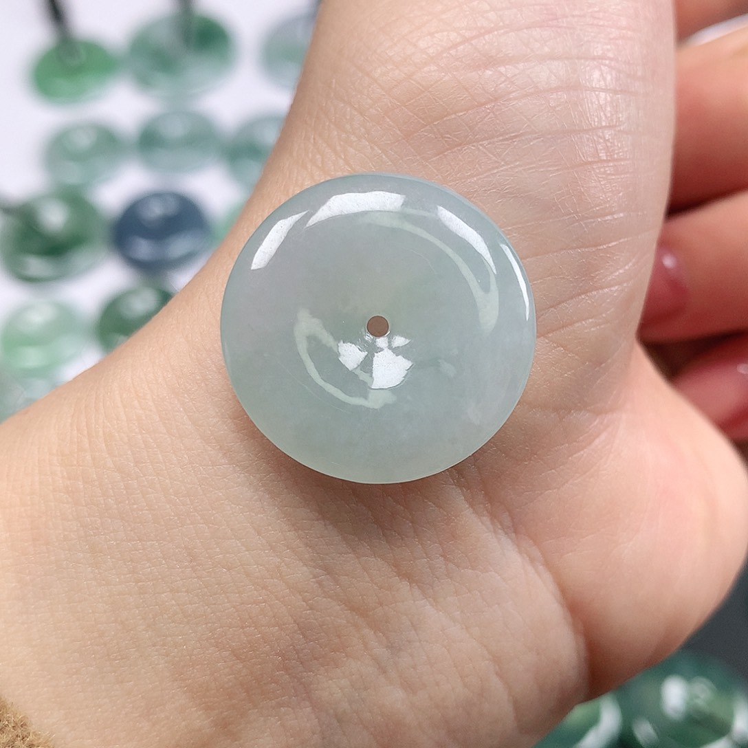 翡翠颈饰未镶嵌平安