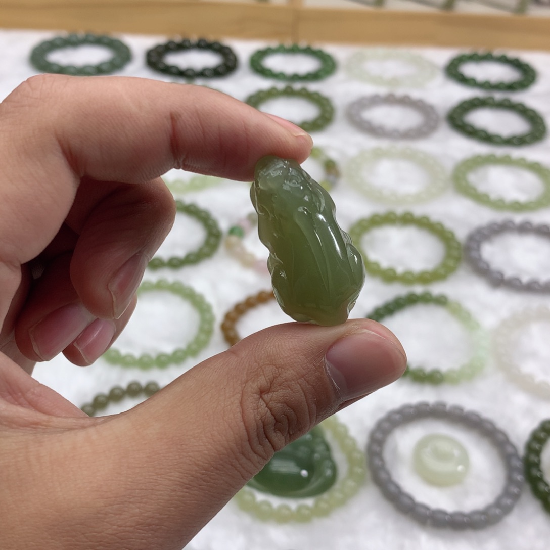 和田玉未镶嵌吊坠(赠链)冰湖水绿貔貅