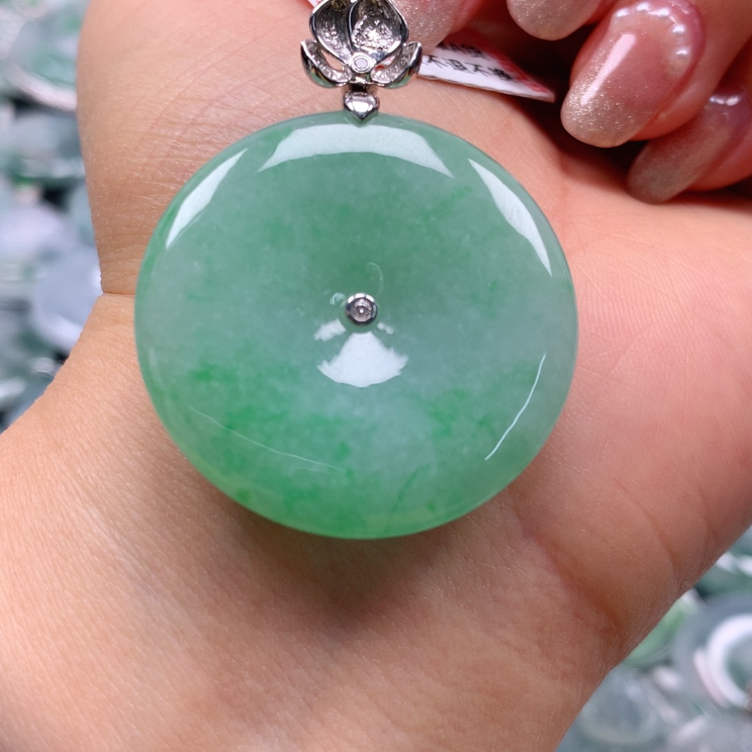 翡翠颈饰18K金镶嵌天然翡翠