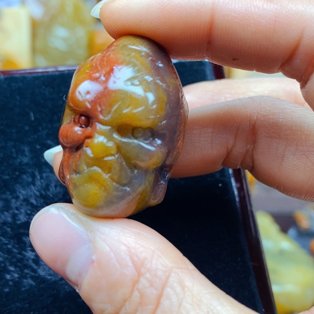 石英质玉（黄龙玉）未镶嵌颈饰