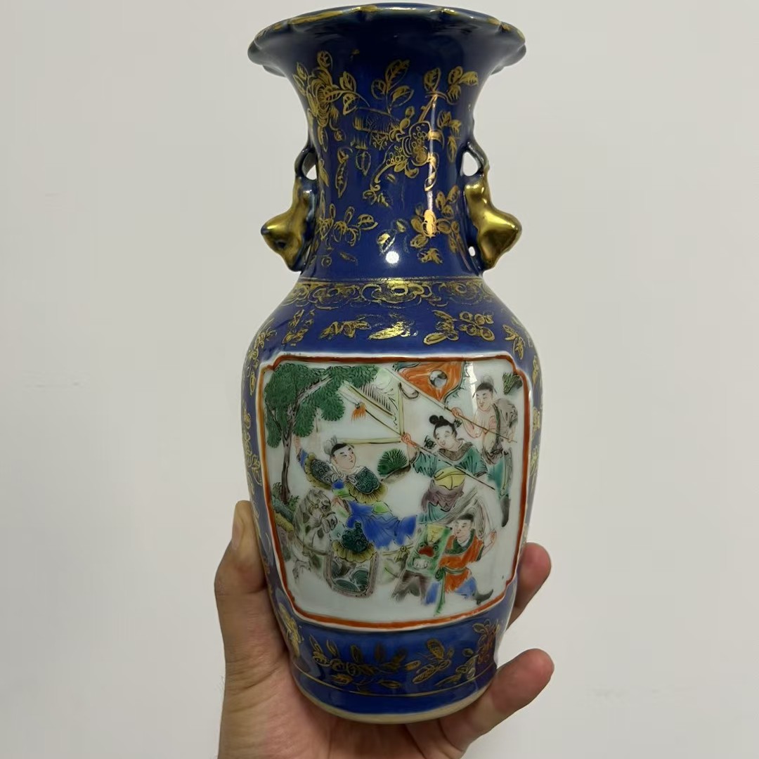 开门霁蓝釉开窗人物故事狮耳瓶