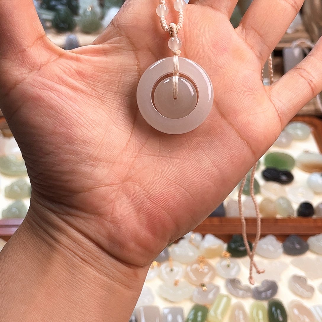 和田玉未镶嵌吊坠(赠链)