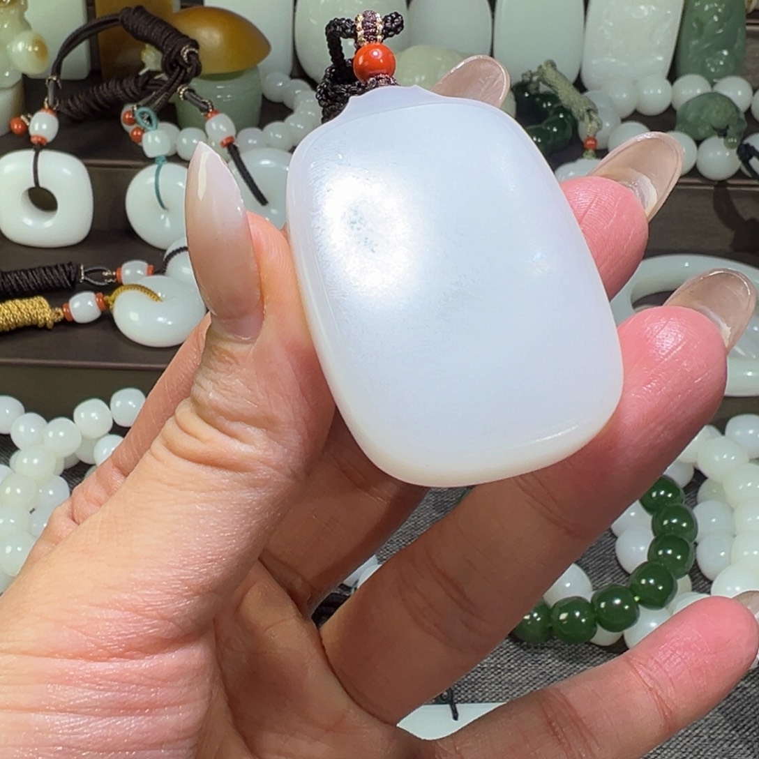 和田玉颈饰未镶嵌