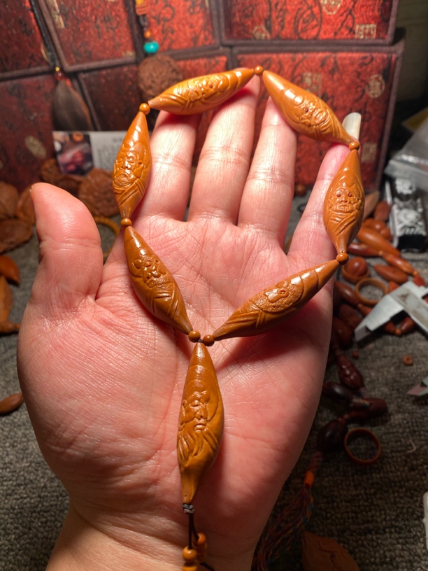 福利苏工核雕纯手工雕刻超长柳叶达摩手串，6年老籽立体感十足
