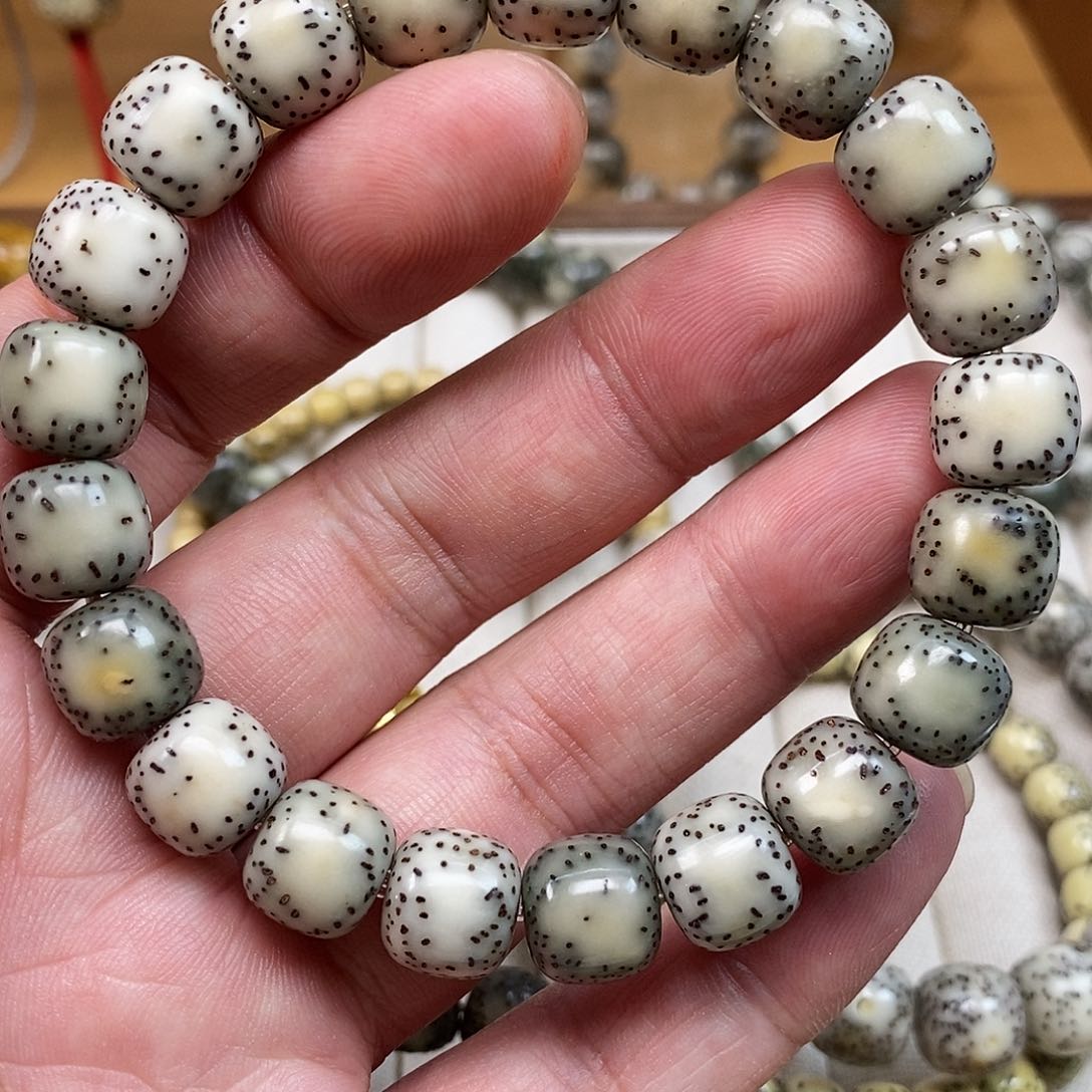 星月菩提吊坠穆**?闪购4卡11有白斑介意勿拍