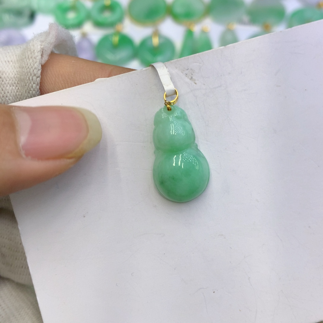 翡翠颈饰未镶嵌翡翠