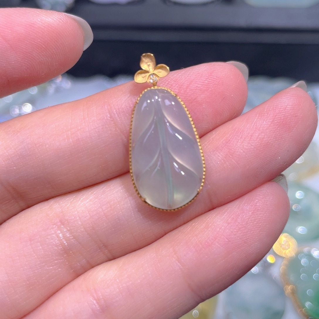 颈饰18K金镶嵌翡翠翡翠