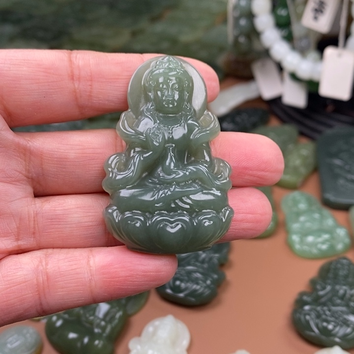 暗***狂和田玉未镶嵌颈饰
