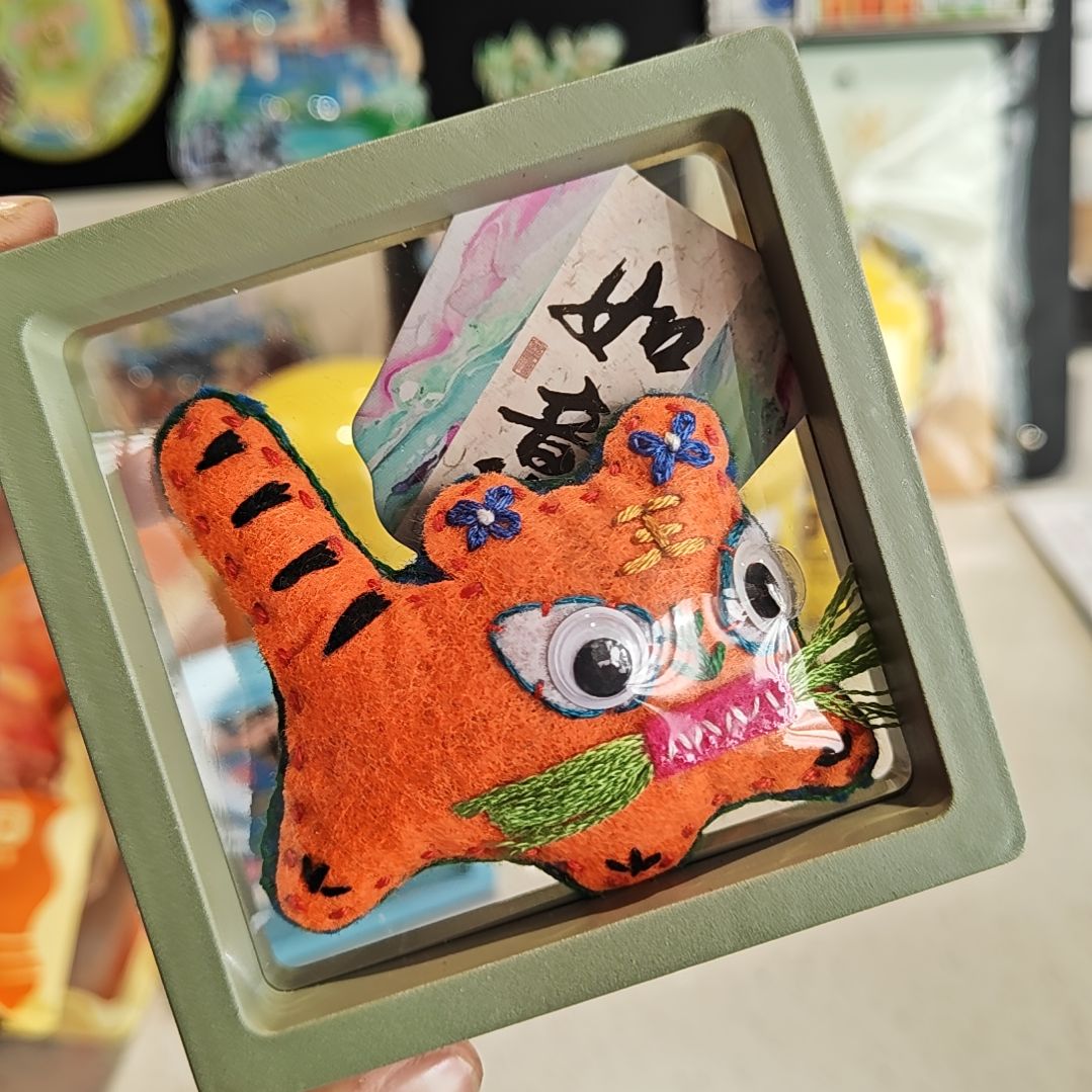 手工布艺小老虎胸针