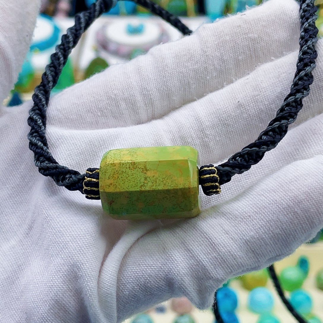 绿松石未镶嵌颈饰