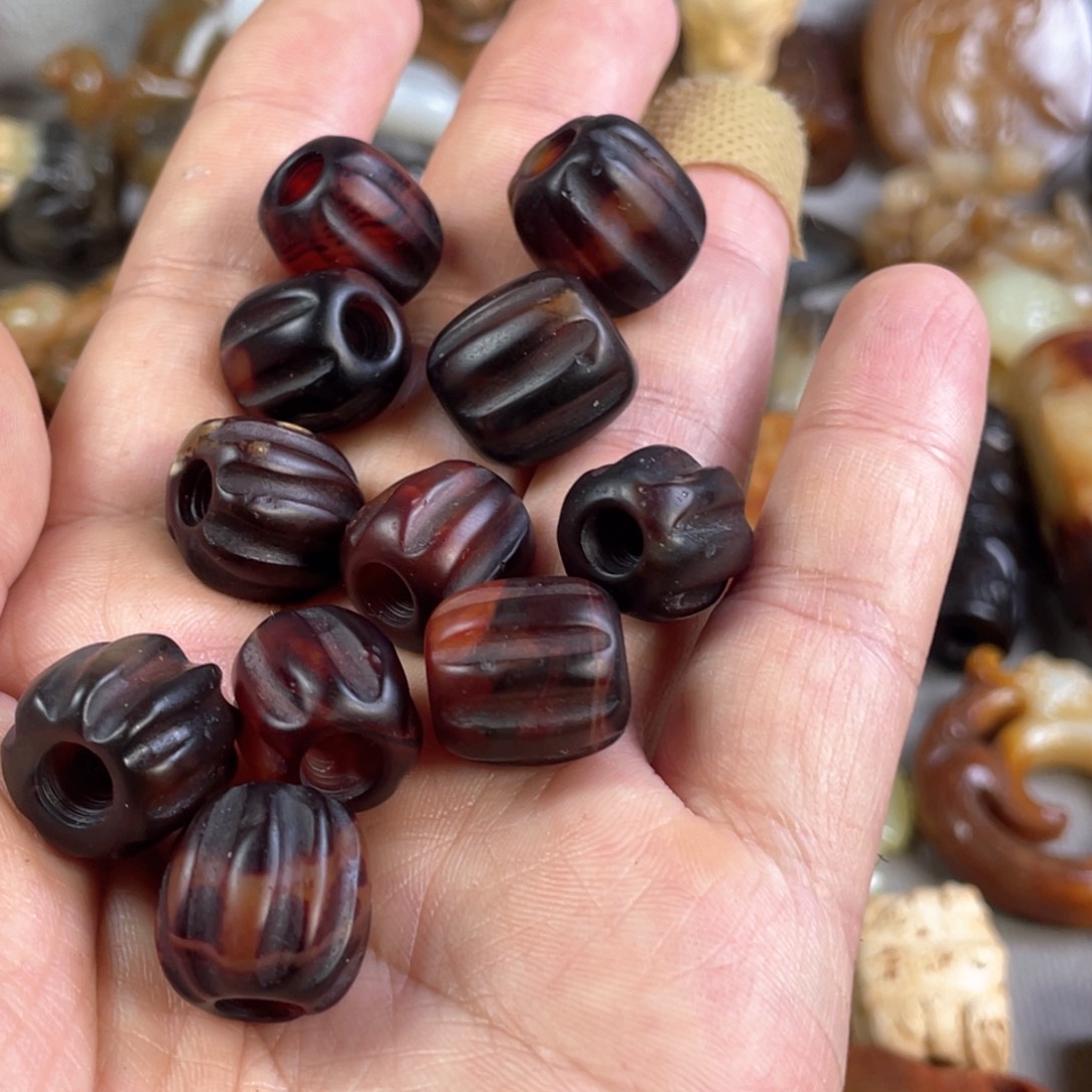 玛瑙/玉髓颈饰合金征*