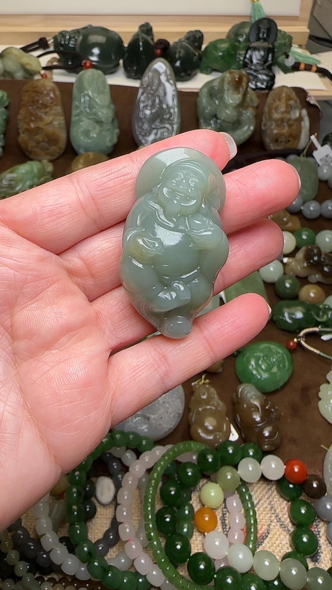 和田玉财神吊坠展示