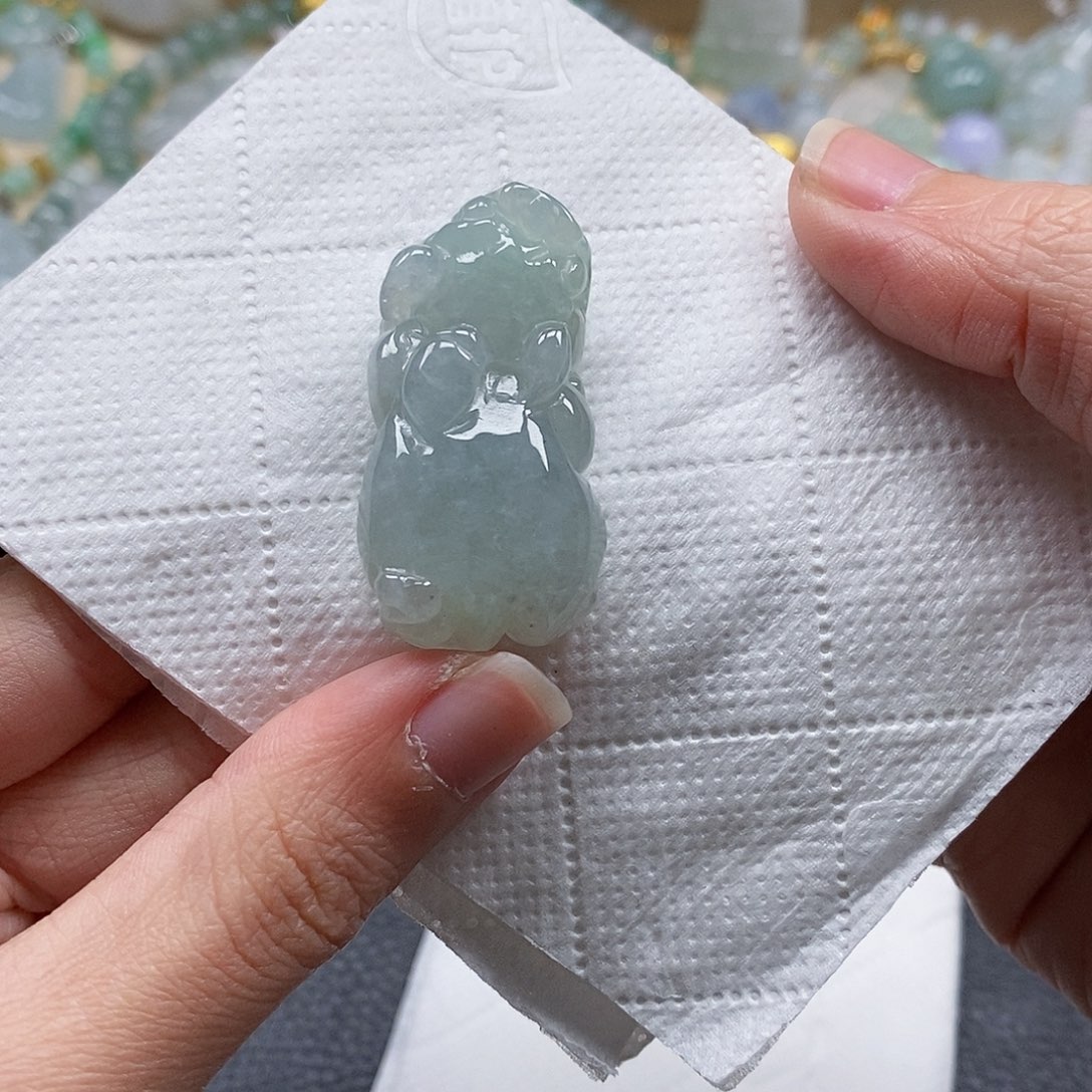 翡翠颈饰未镶嵌闪