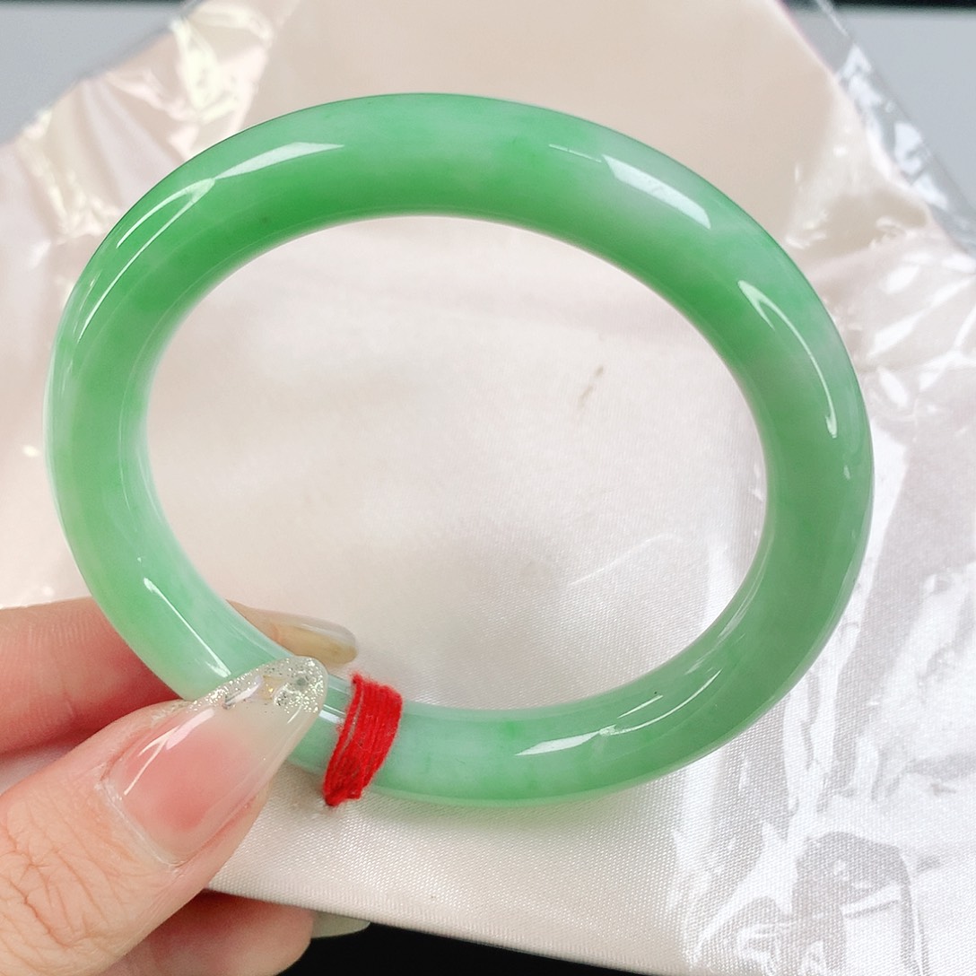 翡翠手镯未镶嵌a****94523翡翠