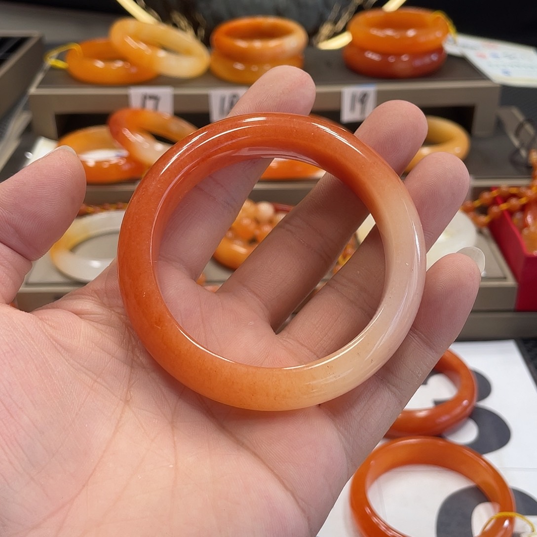 未镶嵌石英质玉（黄龙玉）手镯✨*?