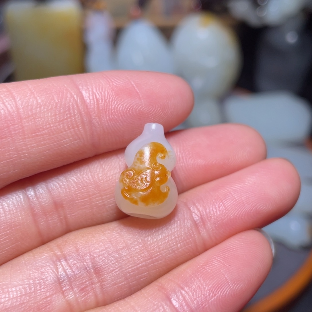 嫣***然和田玉未镶嵌吊坠(不含链)