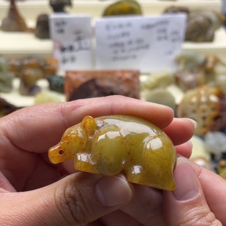 蛇纹石玉颈饰未镶嵌