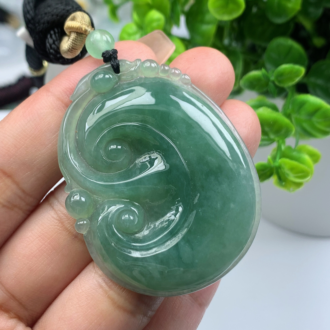 缅甸天然翡翠A货冰润大如意吊坠