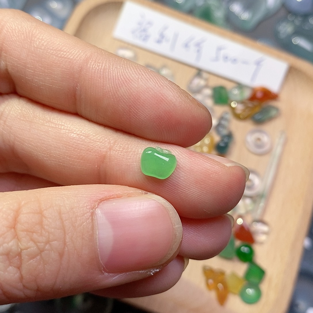 定制翡翠未镶嵌翡翠
