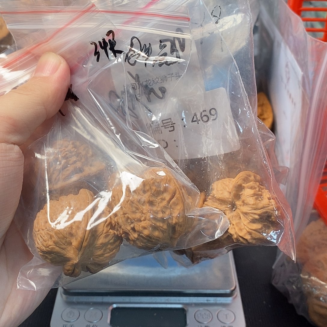 月***虎1文玩核桃四对儿野生