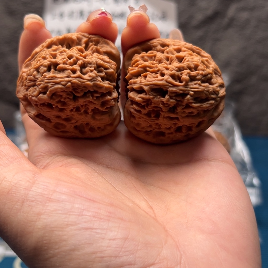 王***授文玩核桃把件南疆41.5黄点