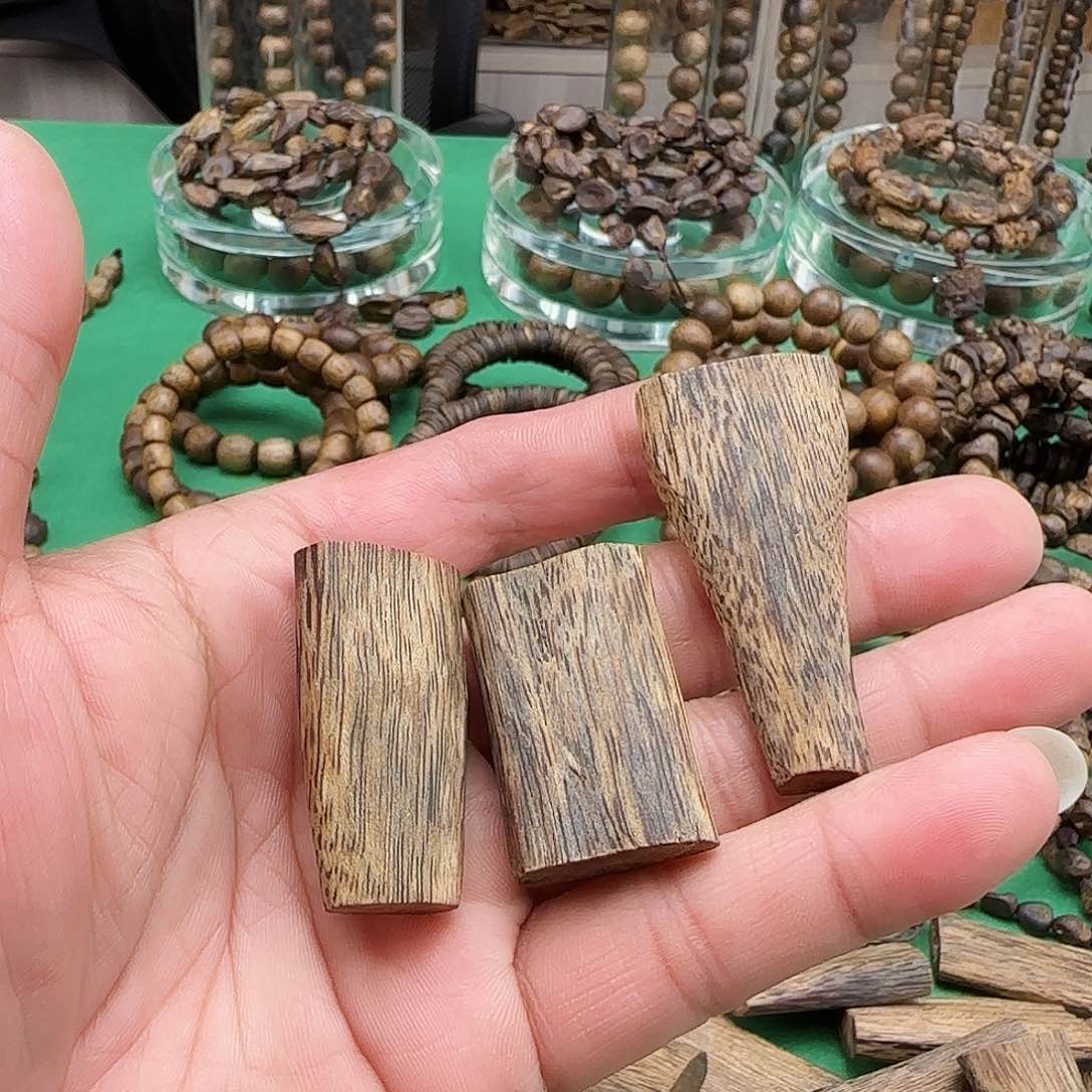 沉香吊坠海南白棋边角料