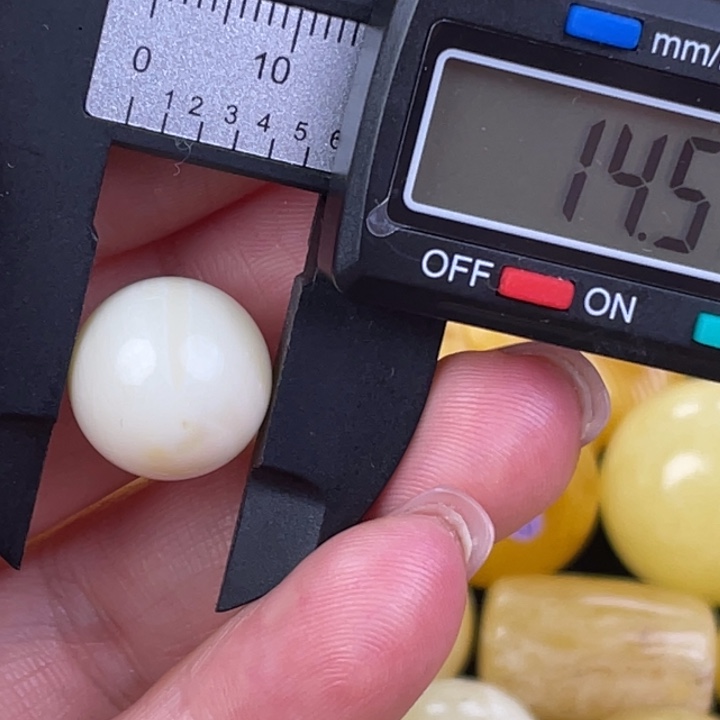 蜜蜡未镶嵌裸石微瑕170