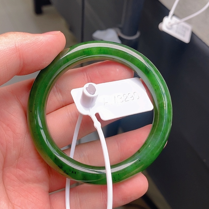 和田玉（碧玉）未镶嵌手镯