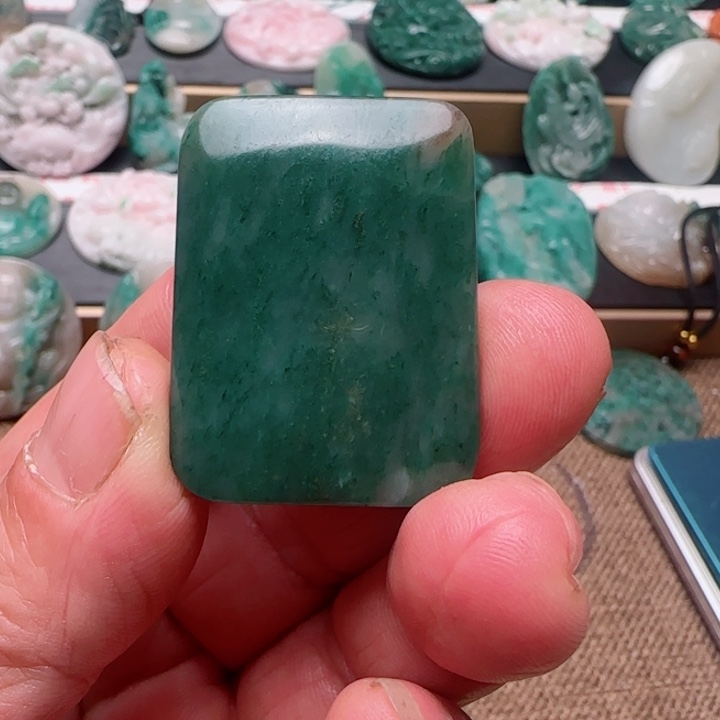 淡***志独山玉未镶嵌颈饰