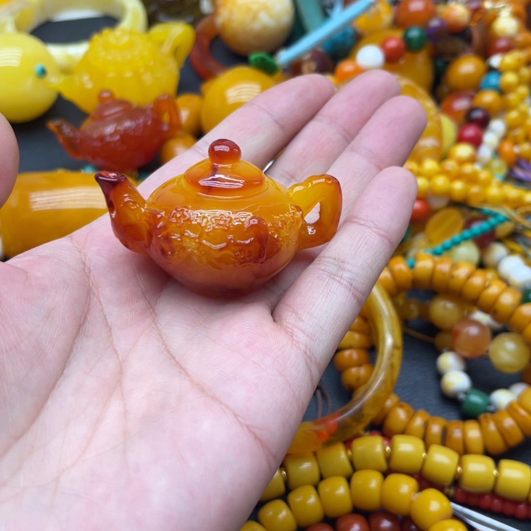 俏色巧雕把把壶手把
