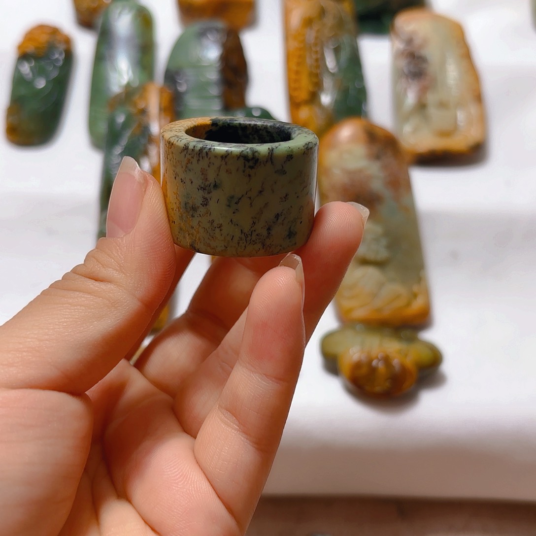 岫岩河磨玉（透闪石质玉）挂件未镶嵌宝**个