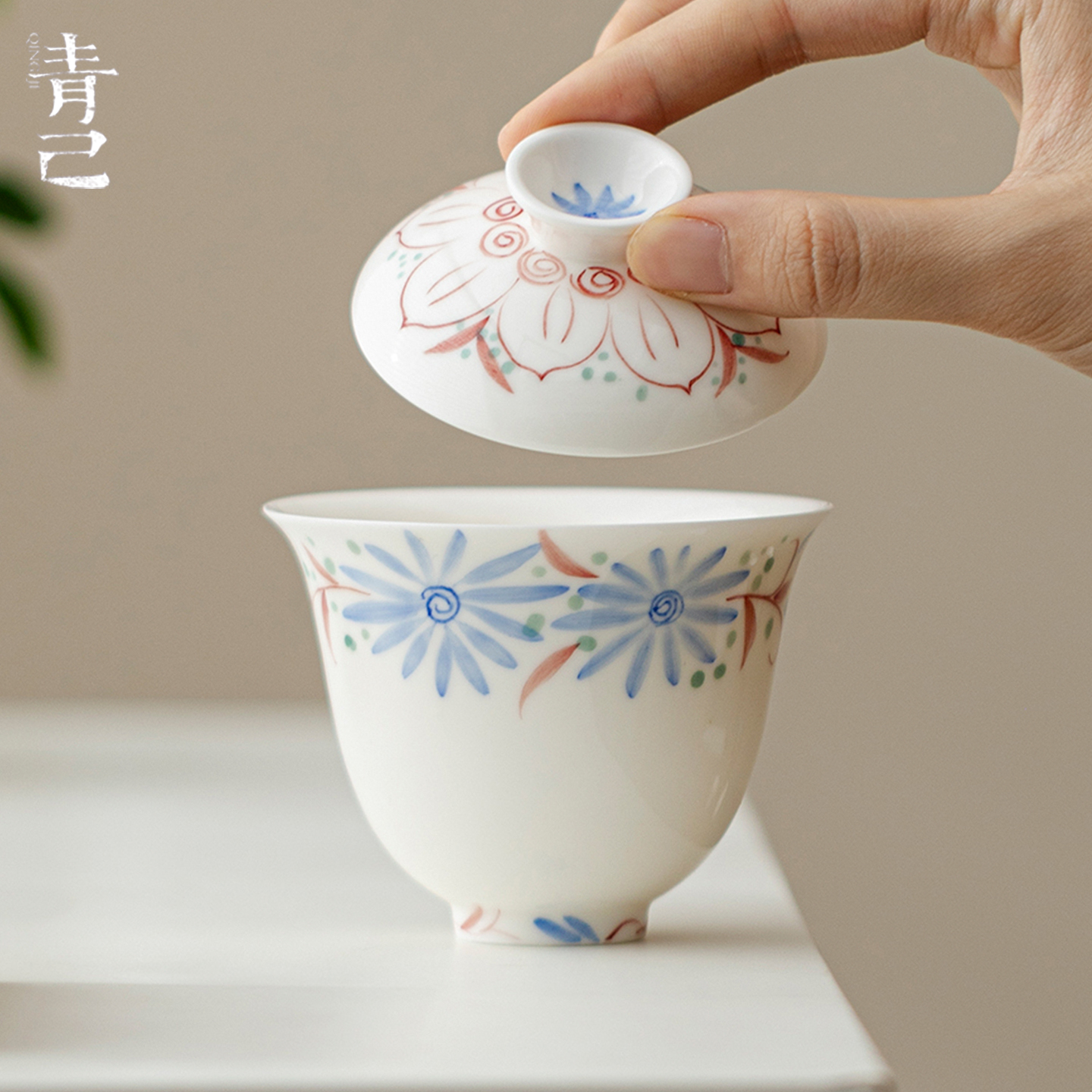 青己白瓷青花手绘花卉盖碗釉下彩功夫茶具家用薄胎泡茶碗盖碗